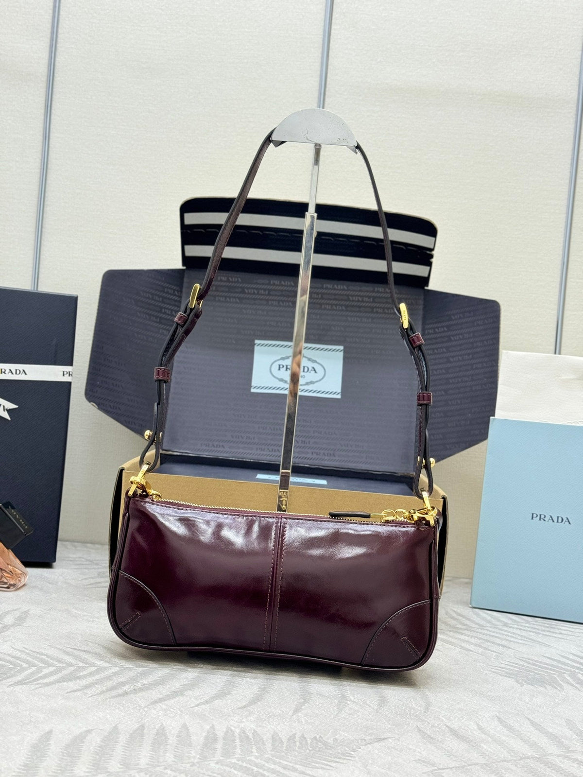 PRADA 25S RE-EDITION 2002 MEDIUM SHOULDER BAG 26 IN BURGUNDY CALFSKIN GOLD HARDWARE