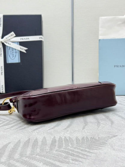 PRADA 25S RE-EDITION 2002 MEDIUM SHOULDER BAG 26 IN BURGUNDY CALFSKIN GOLD HARDWARE