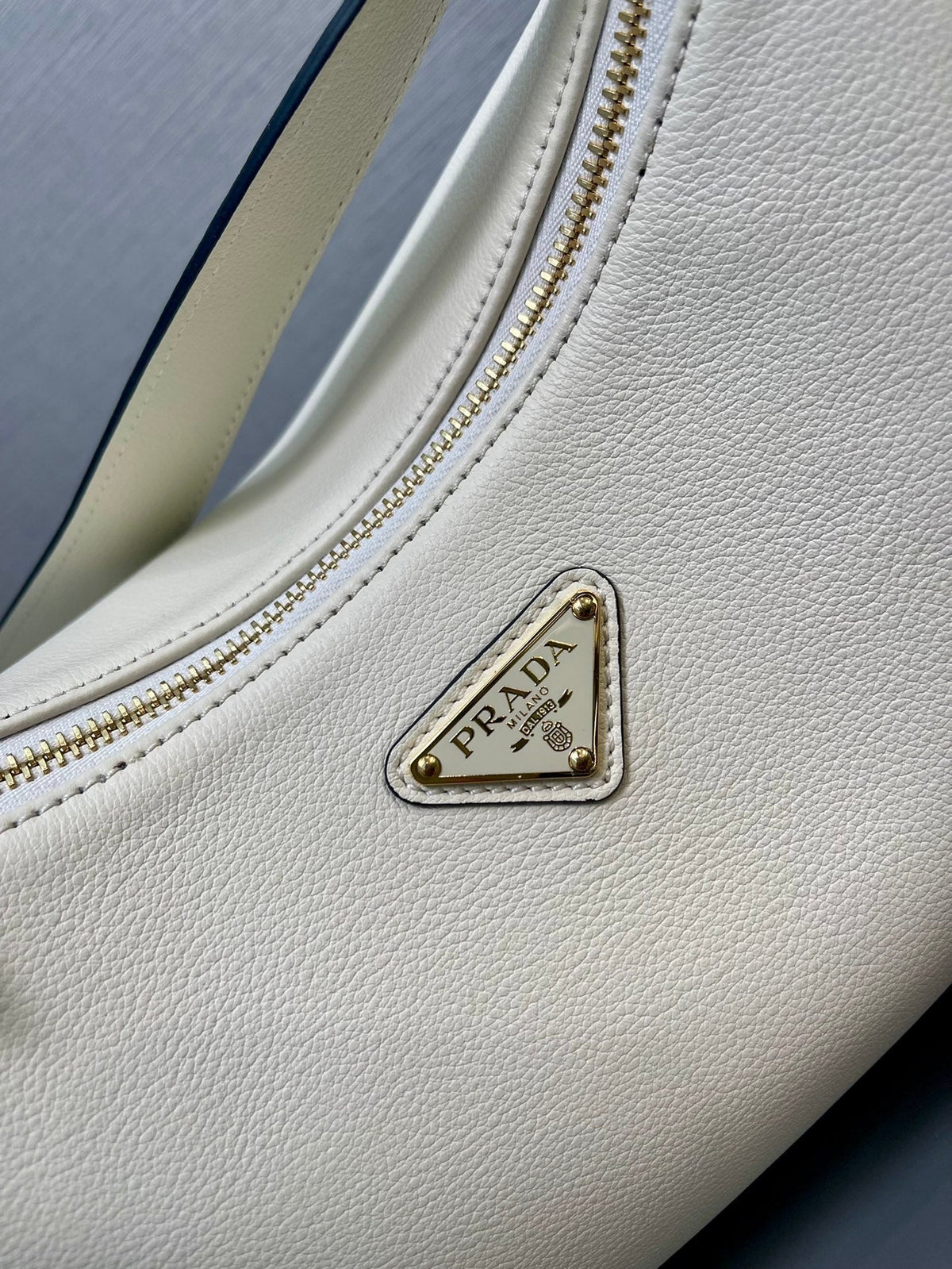 PRADA LARGE HOBO BAG 39 IN WHITE SOFT LAMBSKIN