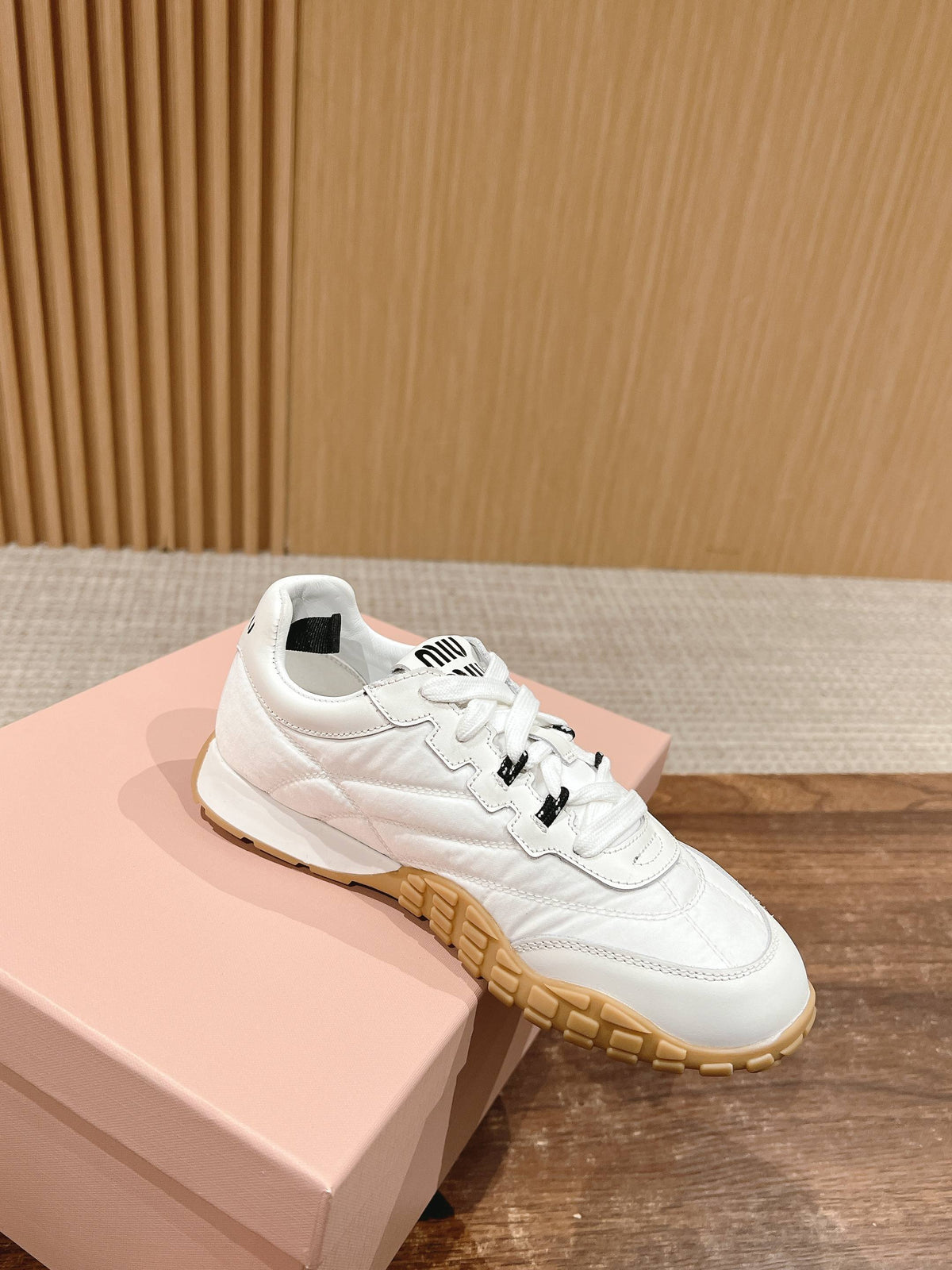 RUNNING SNEAKERS IN WHITE LAMBSKIN AND FABRIC ANTI-SLIP RUBBER SOLE