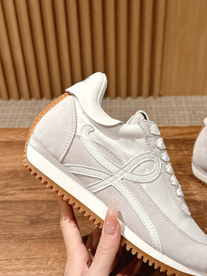 FLOW RUNNER SNEAKER IN LIGHT GRAY SUEDE AND WHITE SHEEPSKIN