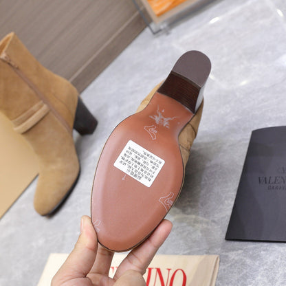 VALENTINO 25S GARAVANI VLOGO LOW BOOTS 80 MM IN LIGHT BROWN SUEDE