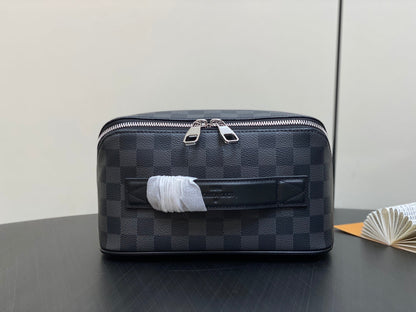 LOUIS VUITTON TOILETRY BAG 24 IN BLACK DAMIER GRAPHITE CANVAS