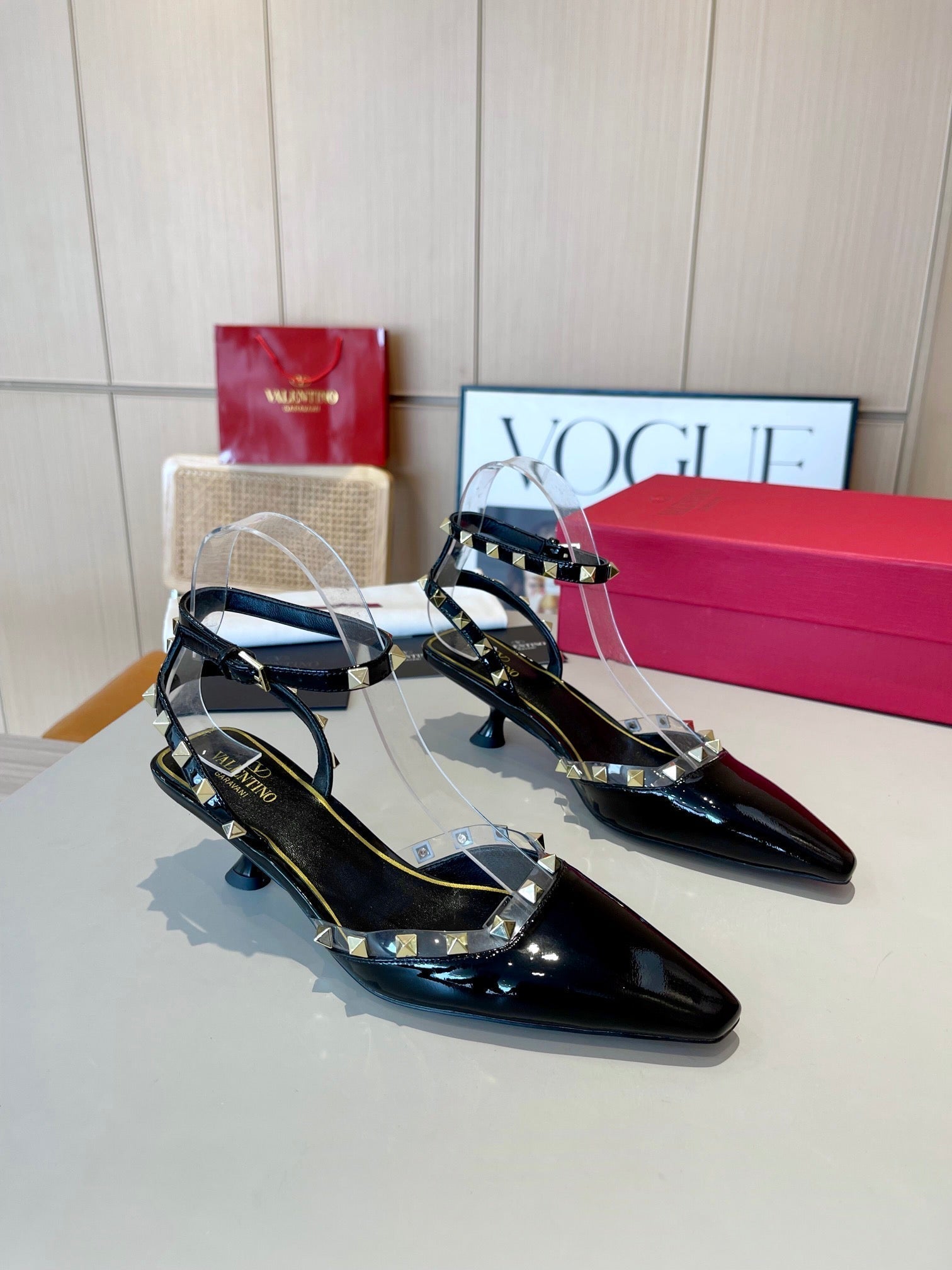 ROCKSTUD CAGED SLINGBACKS 5 CM IN BLACK CALFSKIN