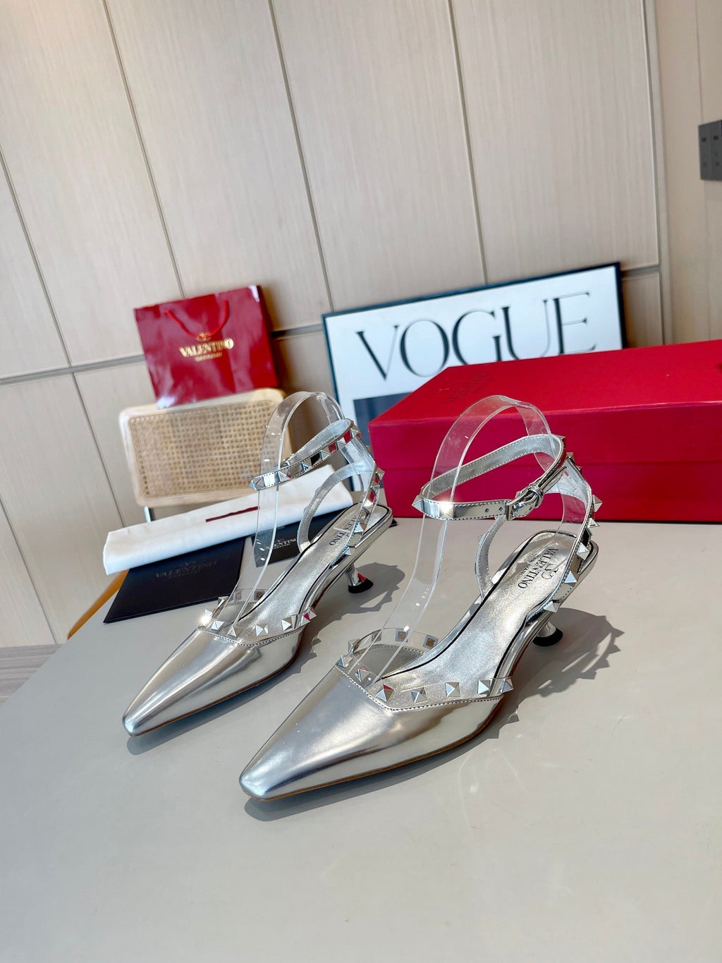 ROCKSTUD CAGED SLINGBACKS 5 CM IN SILVER CALFSKIN