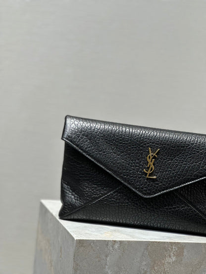 SAINT LAURENT ENVELOPE CLUTCH 29 IN BLACK LAMBSKIN COPPER LOGO