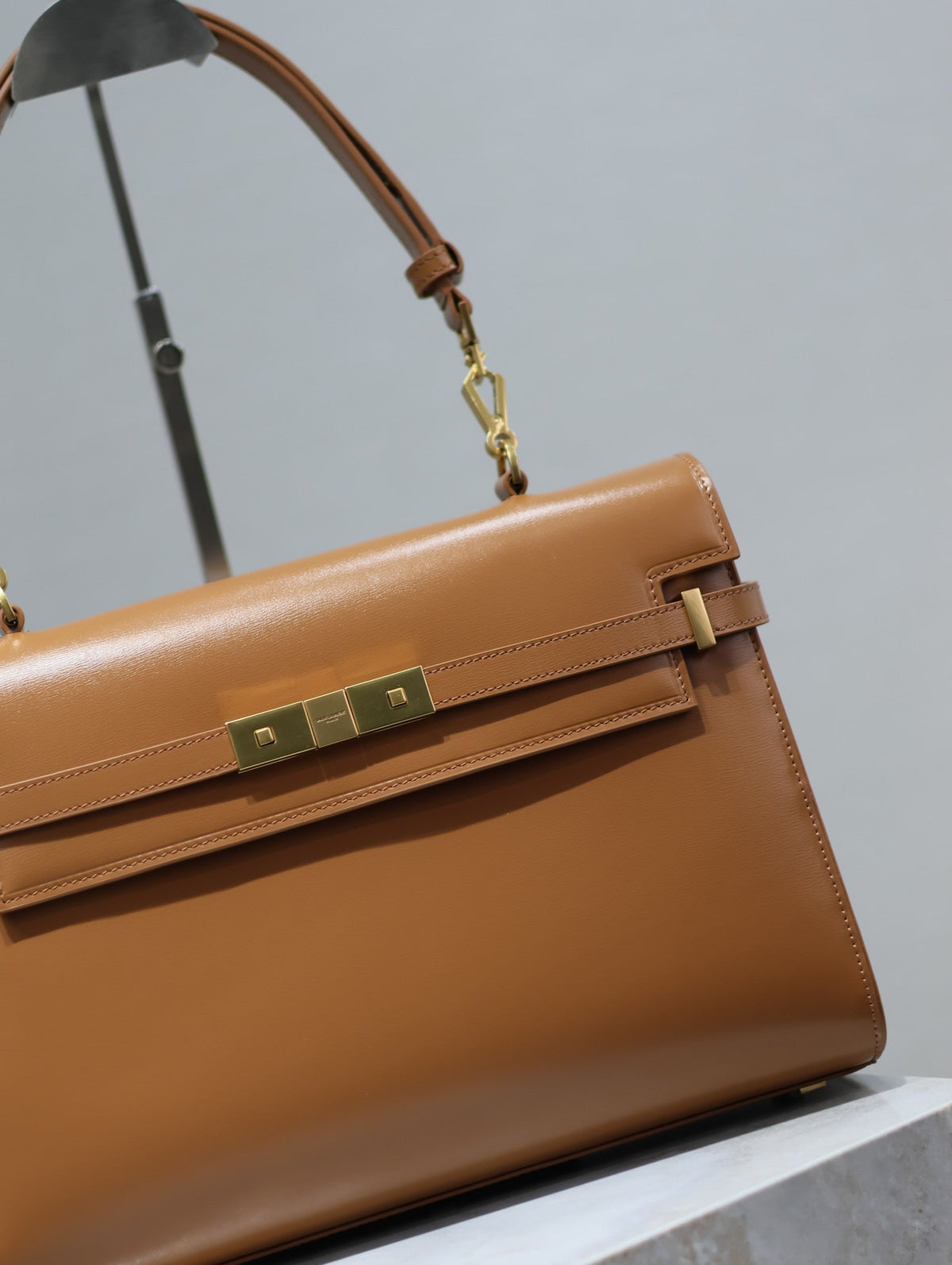 SAINT LAURENT MANHATTAN HANDBAG 32 IN CINNAMON BROWN CALFSKIN GOLD HARDWARE