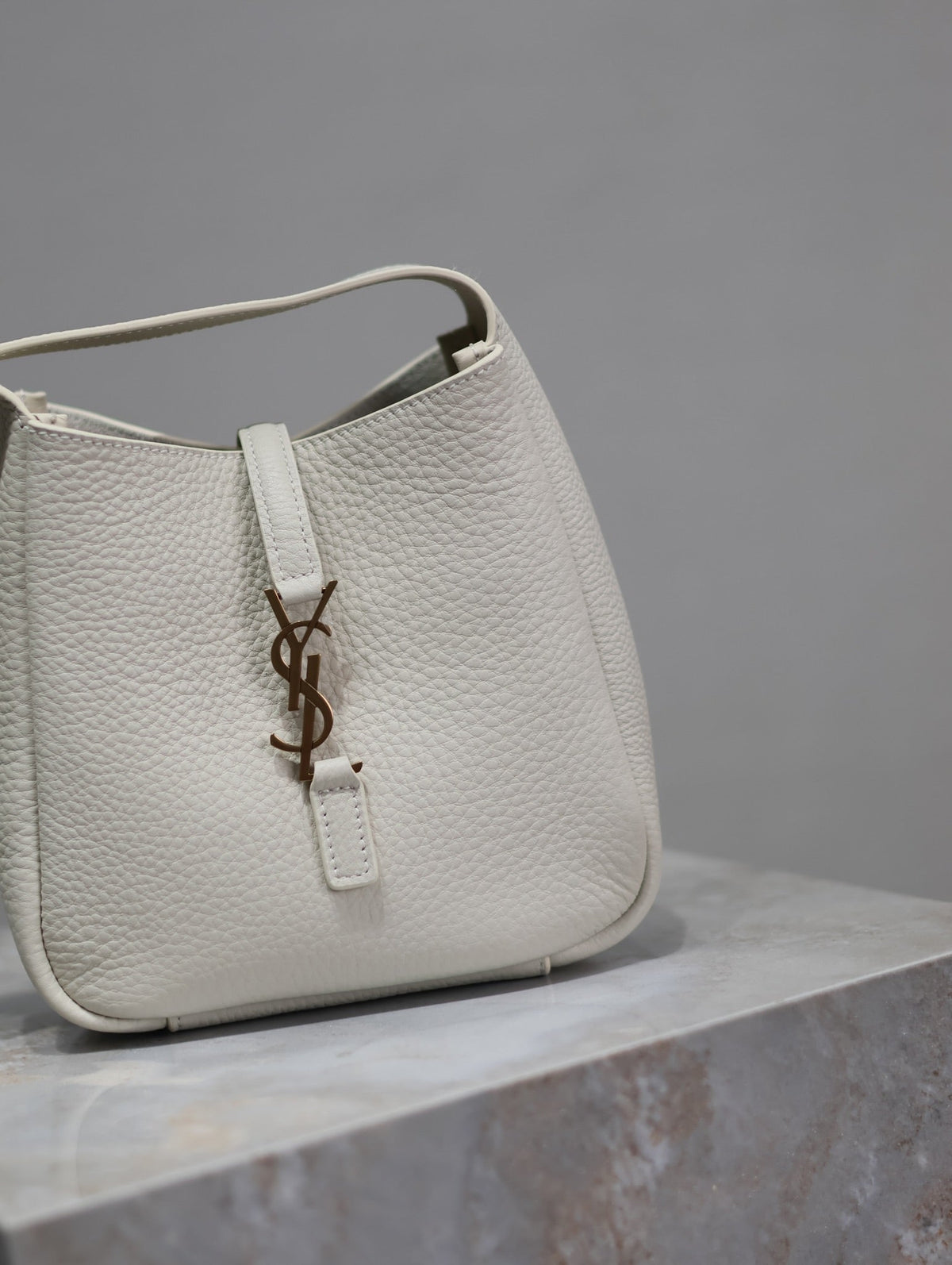 SAINT LAURENT YSL 25S LE 5 À 7 BAG 16 IN BLANC VINTAGE GRAINED CALFSKIN GOLD HARDWRE