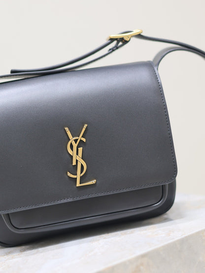 SAINT LAURENT NIKI BABY 22 IN BLACK CALFSKIN GOLD LOGO