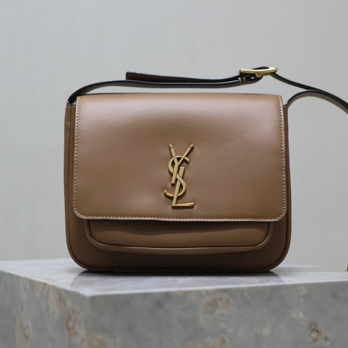 SAINT LAURENT YSL 25S NIKI BABY 22 IN BROWN CALFSKIN GOLD HARDWRE