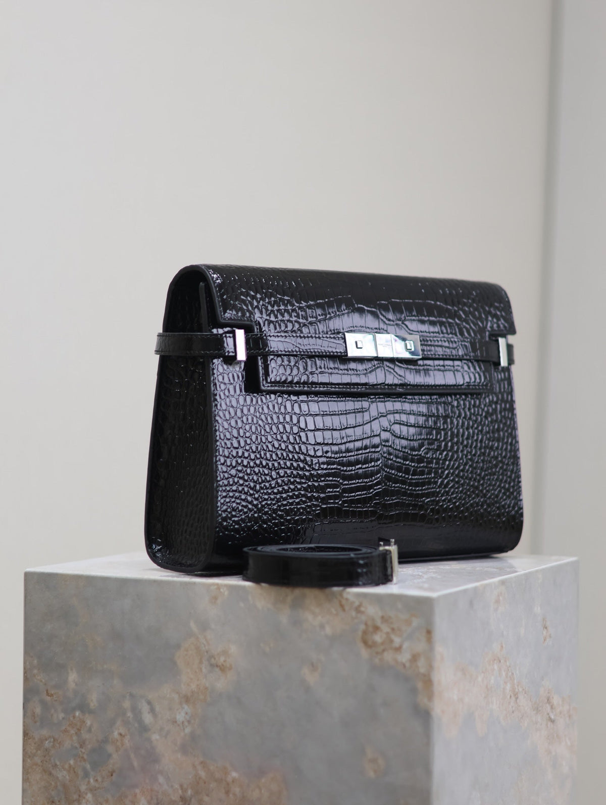 SAINT LAURENT MANHATTAN MEDIUM 29 IN BLACK CROCODILE-EMBOSSED CALFSKIN SILVER BUCKLE