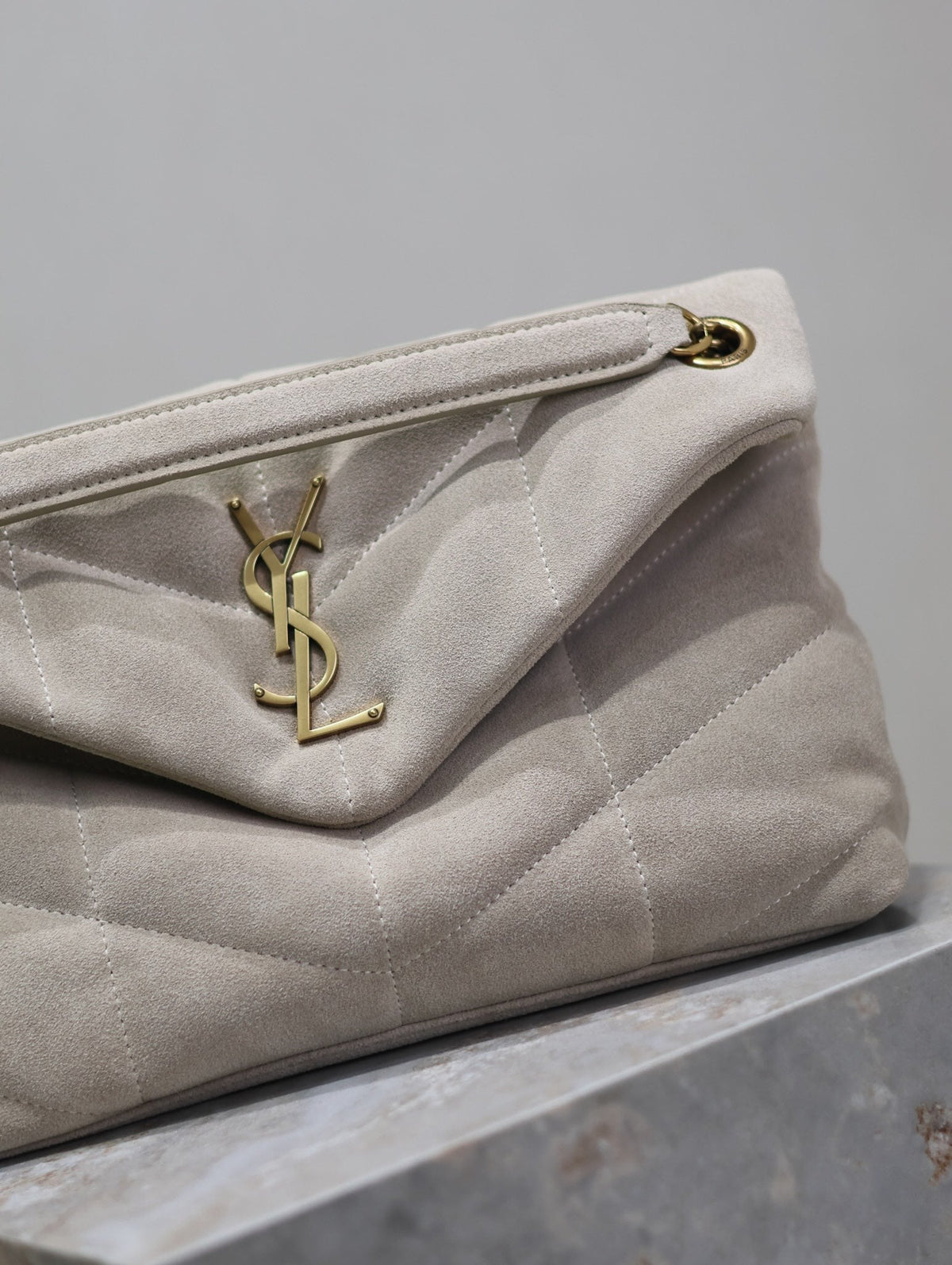 SAINT LAURENT YSL 25S LOULOU PUFFER MM 29 IN SMOKEY TAUPE SUEDE GOLD HARDWRE
