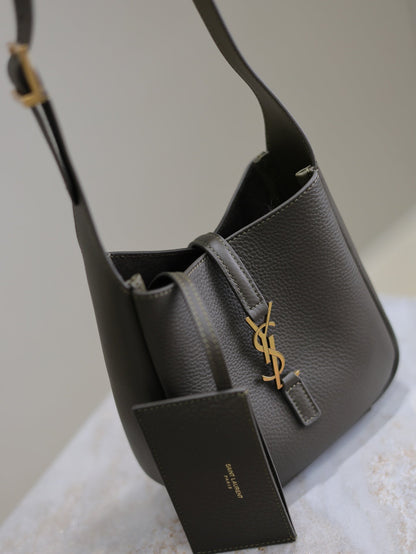 SAINT LAURENT YSL 25S LE 5 À 7 BAG 16 IN LIGHT MUSK GRAINED CALFSKIN GOLD HARDWARE