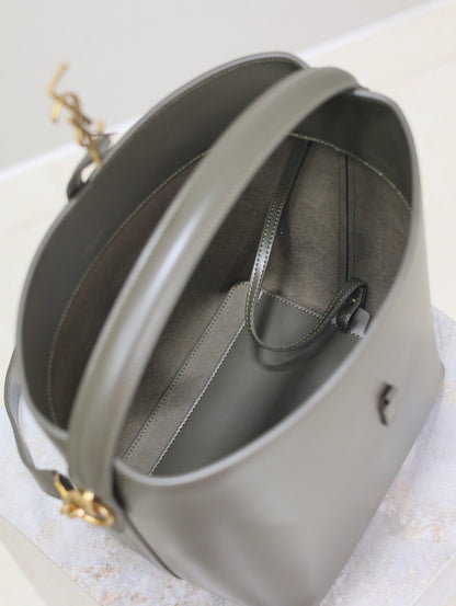 SAINT LAURENT YSL 25S LE 5 À 7 BUCKET 26 IN DARK OLIVE CALFSKIN GOLD HARDWRE
