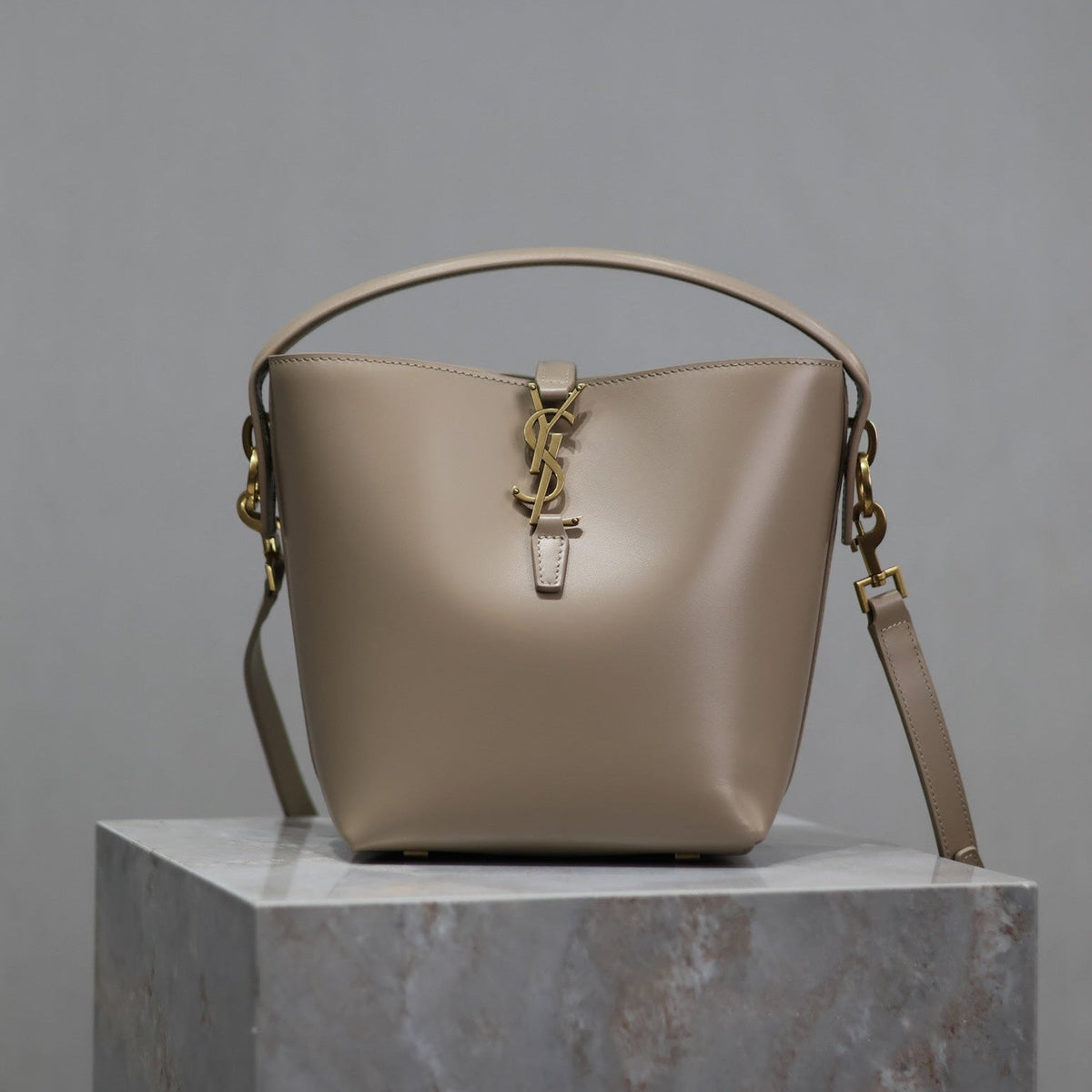 SAINT LAURENT YSL 25S LE 37 BUCKET 20 IN BEIGE CALFSKIN GOLD HARDWRE