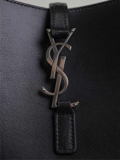 SAINT LAURENT LE 5 À 7 SUPPLE BAG 23 IN BLACK CALFSKIN SILVER BUCKLE