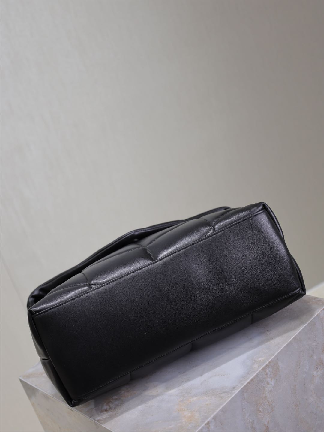 SAINT LAURENT YSL 25S LOULOU PUFFER GM 35 IN BLACK CALFSKIN BLACK HARDWRE
