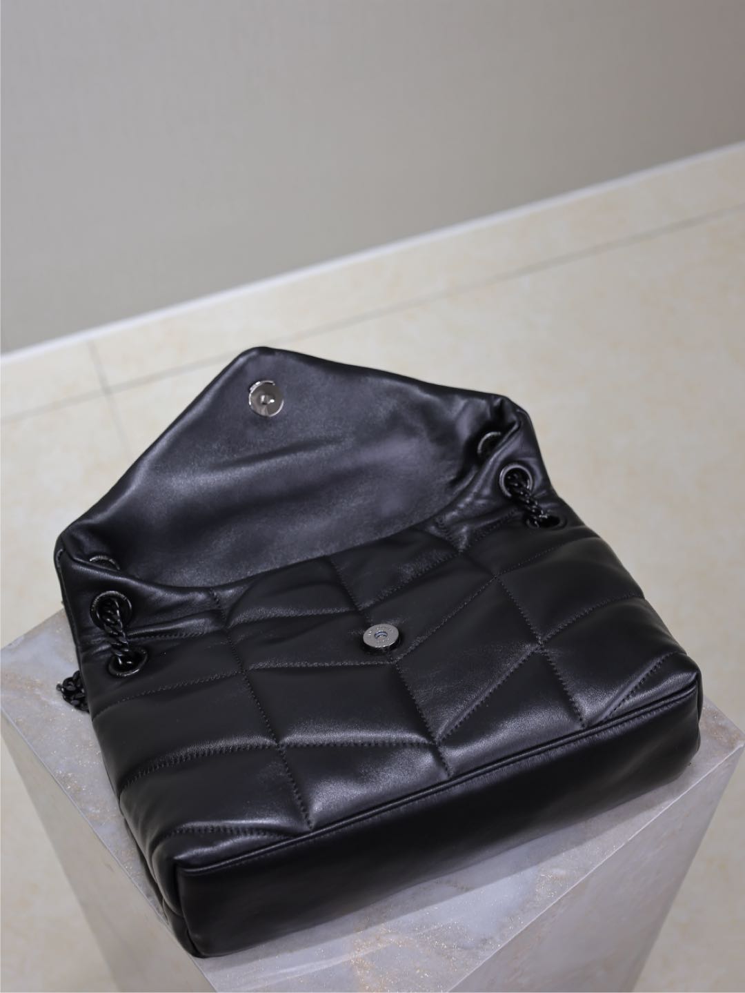 SAINT LAURENT YSL 25S LOULOU PUFFER MM 29 IN BLACK CALFSKIN BLACK HARDWRE