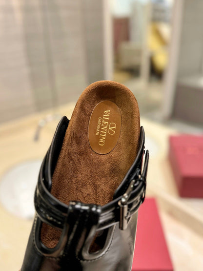 FUSSFRIEND BLACK PATENT CALFSKIN LEATHER SABOT