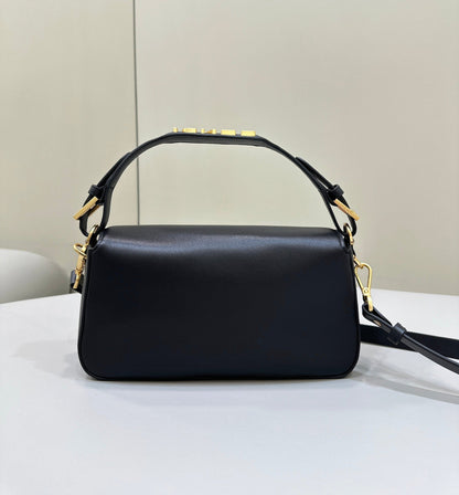 FENDI BAGUETTE 27 IN BLACK SMOOTH CALFSKIN GOLD HARDWARE