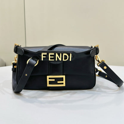 FENDI BAGUETTE 27 IN BLACK SMOOTH CALFSKIN GOLD HARDWARE