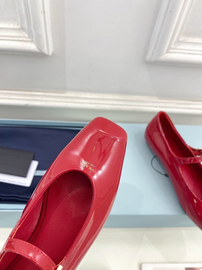 PRADA MARY JANE FLATS SQUARE TOE IN CRIMSON RED PATENT SHEEPSKIN