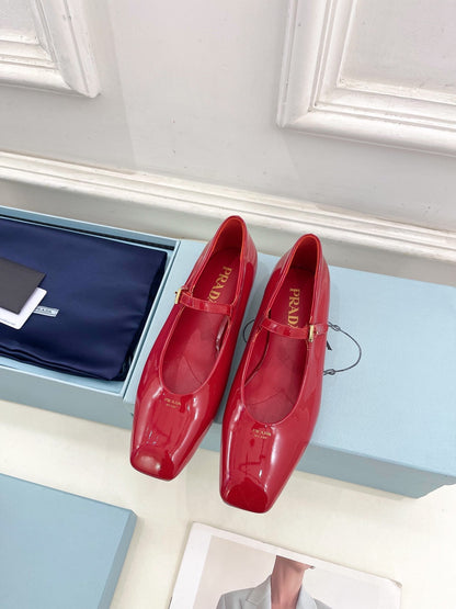PRADA MARY JANE FLATS SQUARE TOE IN CRIMSON RED PATENT SHEEPSKIN