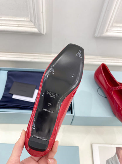 PRADA MARY JANE FLATS SQUARE TOE IN CRIMSON RED PATENT SHEEPSKIN
