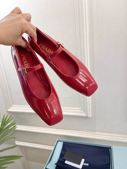 PRADA MARY JANE FLATS SQUARE TOE IN CRIMSON RED PATENT SHEEPSKIN