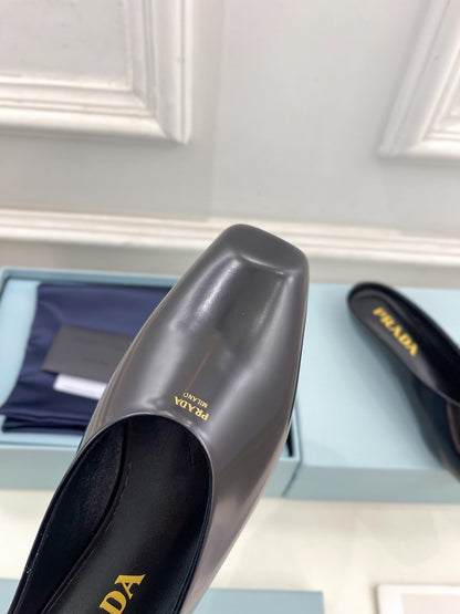 PRADA MULES SQUARE TOE IN BLACK SMOOTH LAMBSKIN