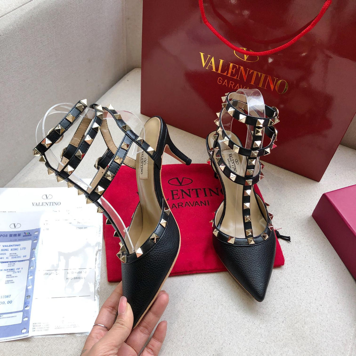 ROCKSTUD BLACK METALLIC CALFSKIN ANKLE STRAP HIGH SANDAL